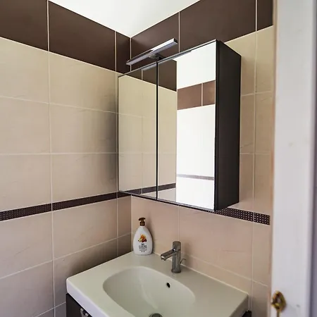 & 5 Terre Cozy Flat